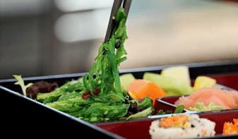 Salade et sushi
