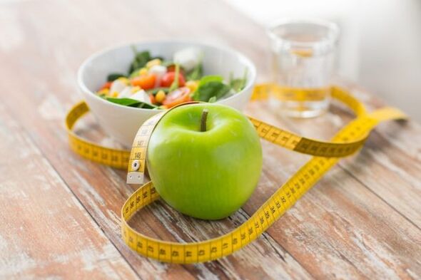 les légumes, les fruits et l'eau sont essentiels pour perdre du poids