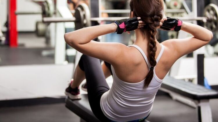 faire de l'exercice dans la salle de gym pour perdre du poids