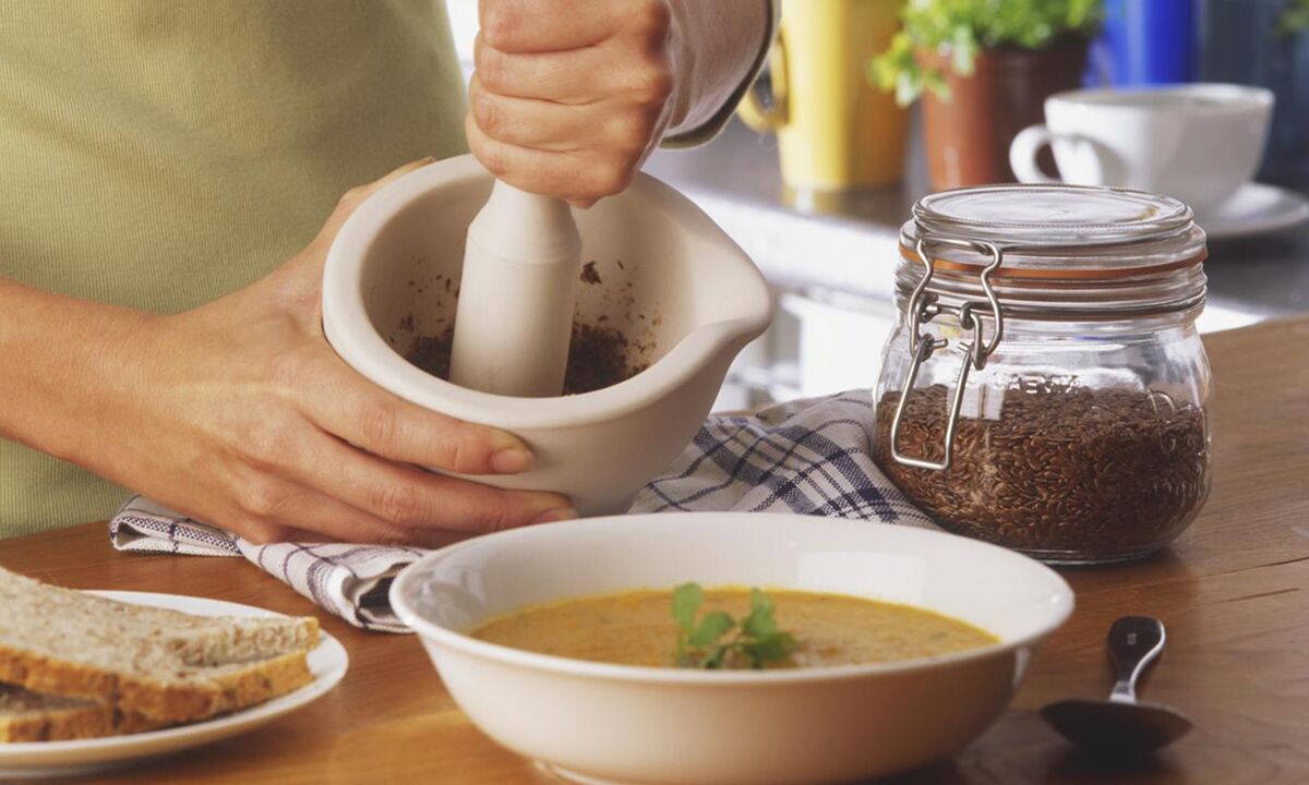 Ajoutez des graines de lin à la soupe pour une bonne fonction intestinale